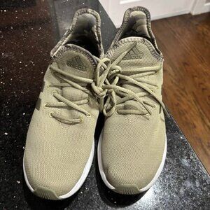 Women’s Adidas Cloudfoam shoes size 9.5M in green